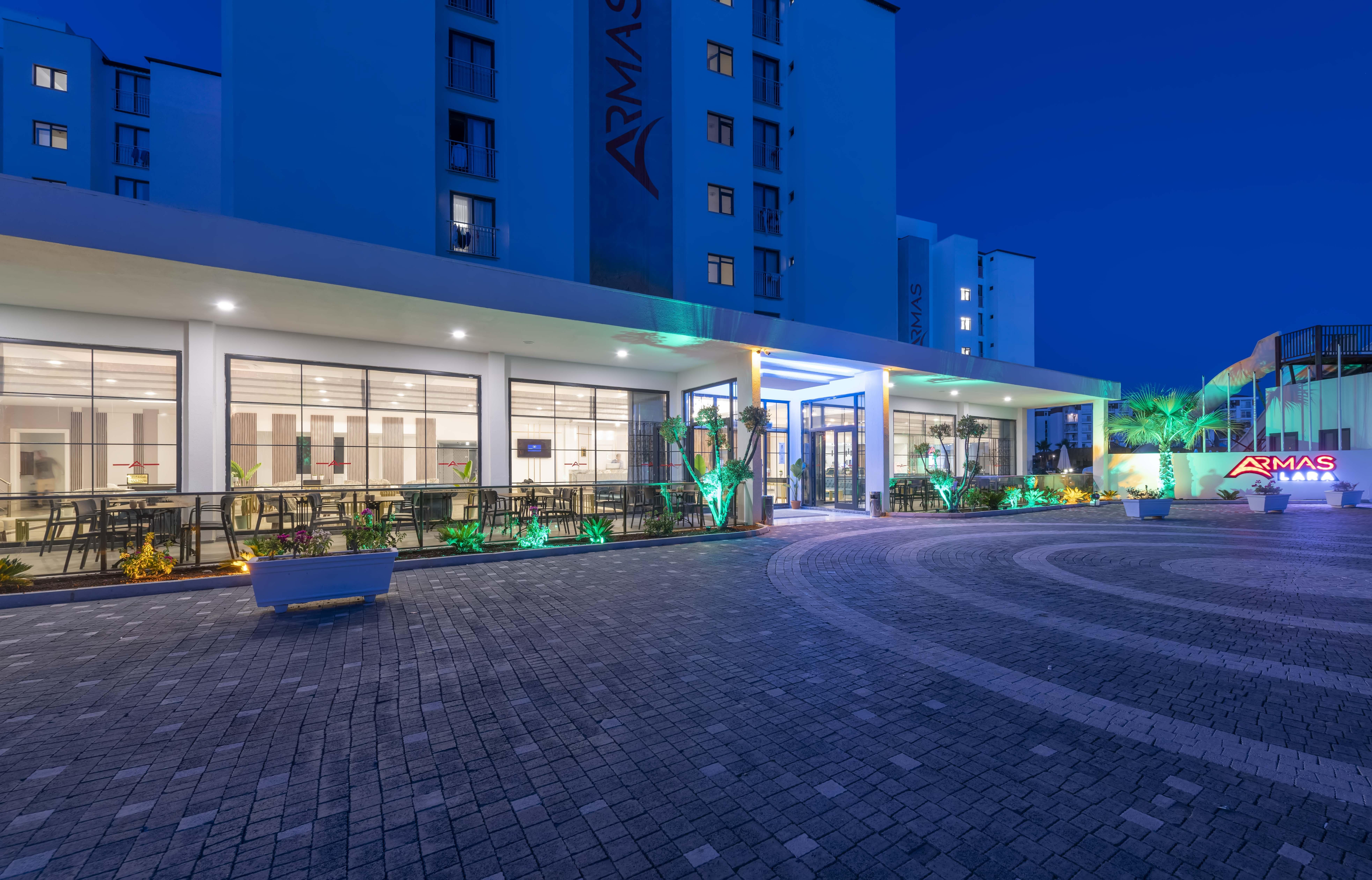 Royal Towers Lara Hotel Antalya Exterior photo