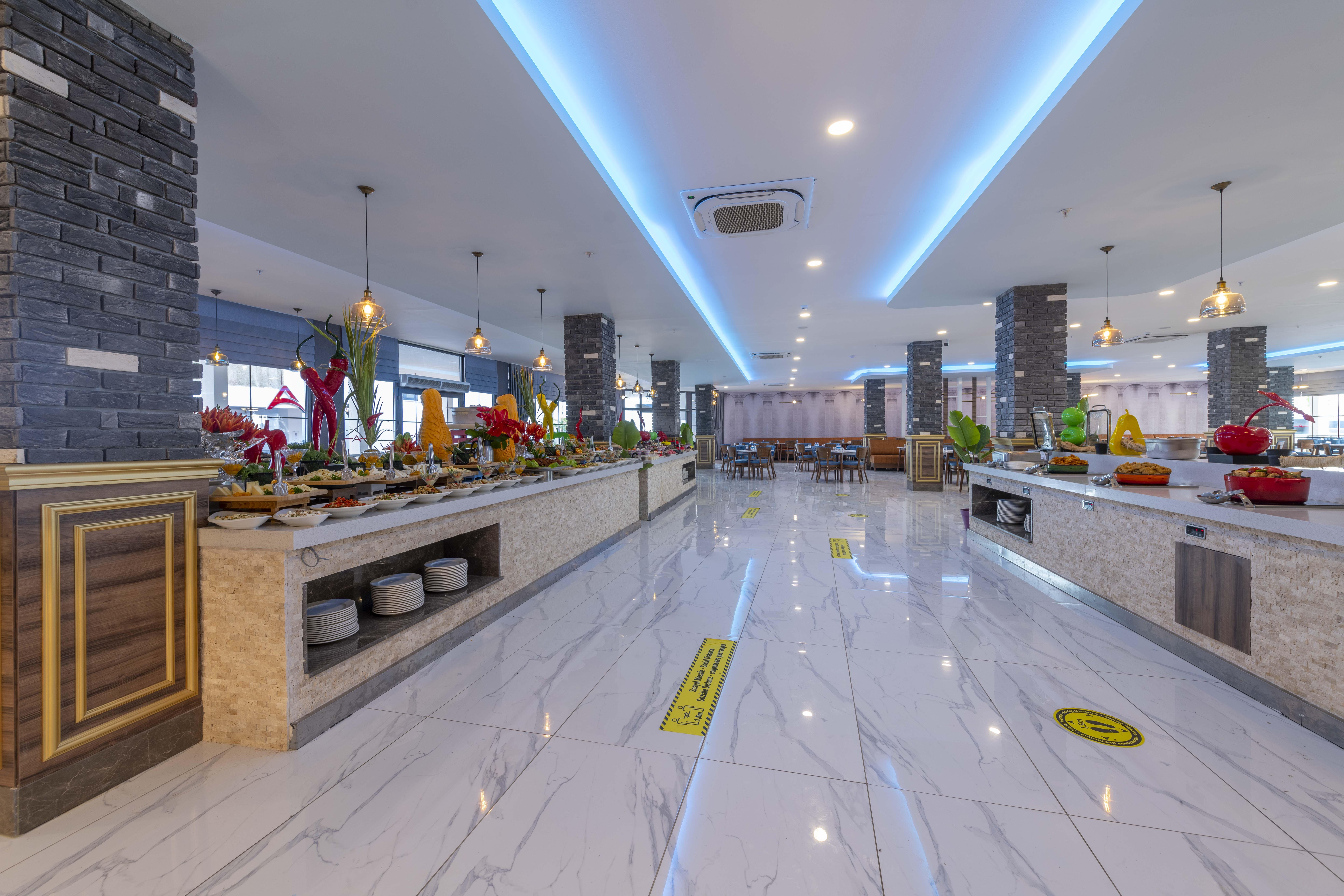 Royal Towers Lara Hotel Antalya Exterior photo
